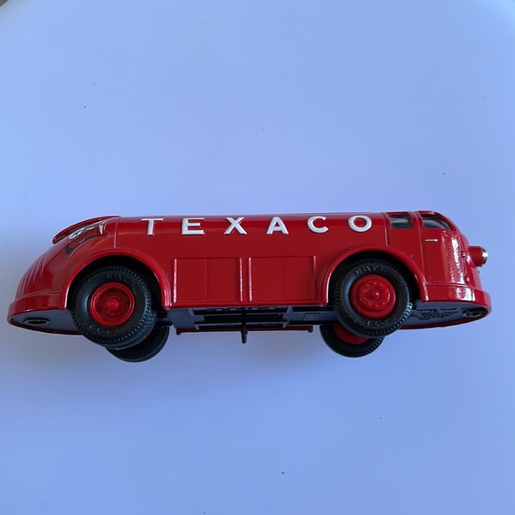 Vintage 1934 Texaco Doodle Bug Diamond T Tanker Model In 1:43 Scale By Bizarre - Picture 7 of 11